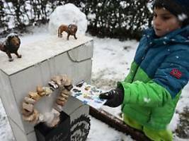 Kreativer Umgang mit Verlust: Briefkasten auf Papas Grab hilft trauernder Familie